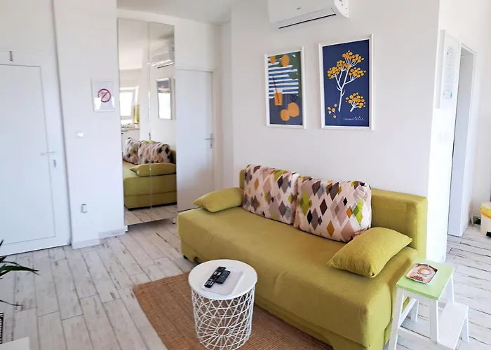 Mentha & Lipa Apartman *